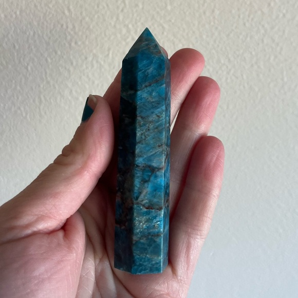 BLUE APATITE TOWER - Picture 3 of 10